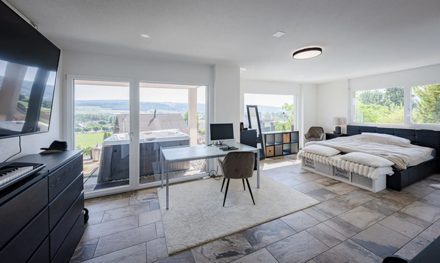 HALLWILERSEE IM BLICK – EXKLUSIVES EINFAMILIENHAUS MIT WEITSICHT UND ERWEITERUNGSPOTENZIAL - Foto 5 von 9