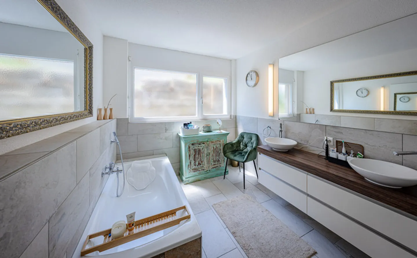 HALLWILERSEE IM BLICK – EXKLUSIVES EINFAMILIENHAUS MIT WEITSICHT UND ERWEITERUNGSPOTENZIAL - Foto 6 von 9