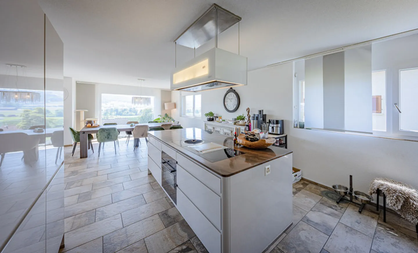 HALLWILERSEE IM BLICK – EXKLUSIVES EINFAMILIENHAUS MIT WEITSICHT UND ERWEITERUNGSPOTENZIAL - Foto 4 von 9