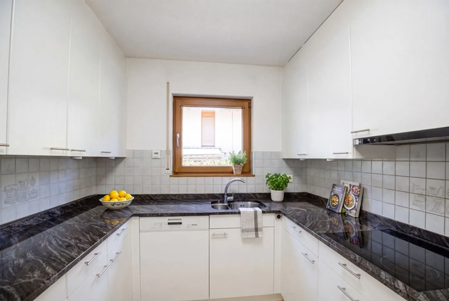 GROSSZÜGIGES REIHENMITTELHAUS IN DER NÄHE DES PFÄFFIKERSEES - Foto 4 von 8