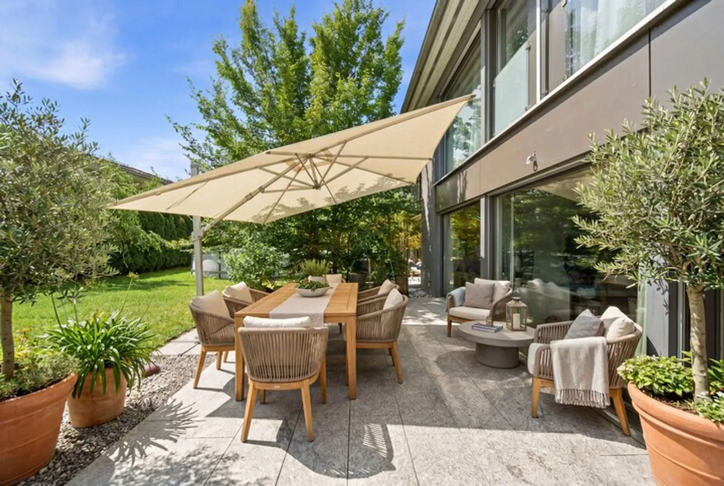 173 m² living space: 6.5 room terraced single-family house on the Kleine Emme - Photo 1 of 8