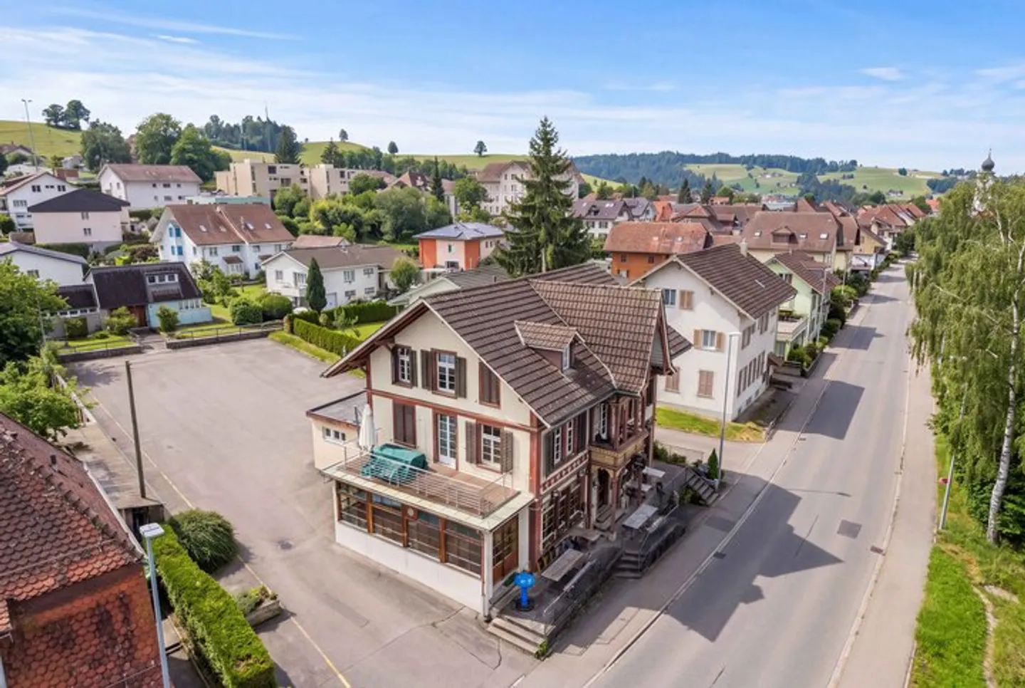 CASA MULTIFAMILIARE COMPLETAMENTE AFFITTATA A HUTTWIL - Foto 1 di 8