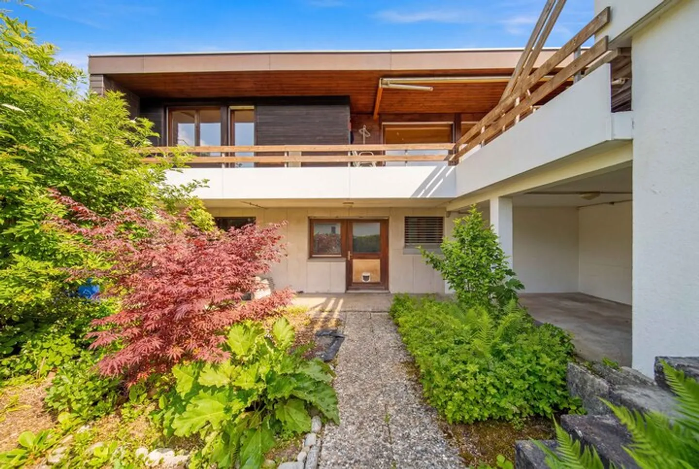 DETACHED 5.5 ROOM SINGLE-FAMILY HOUSE WITH A LOT OF SURROUNDINGS - Photo 6 of 8