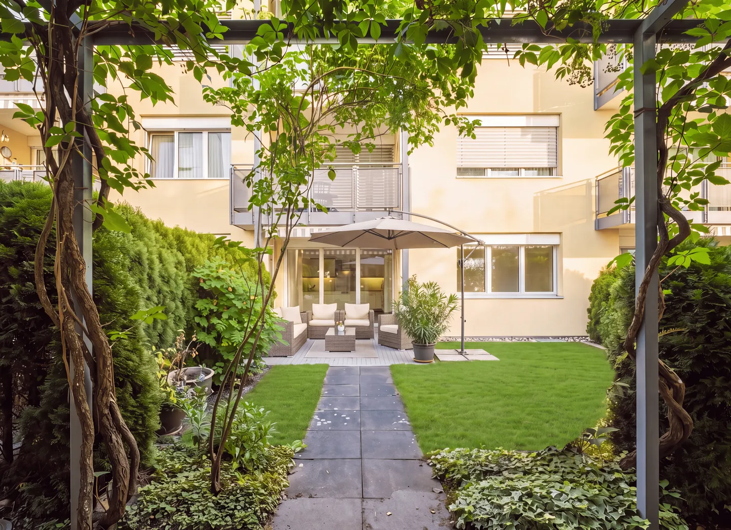IDYLLIC GARDEN APARTMENT IN THE VILLAGE CENTER OF ADLIGENSWIL - Photo 1 of 8