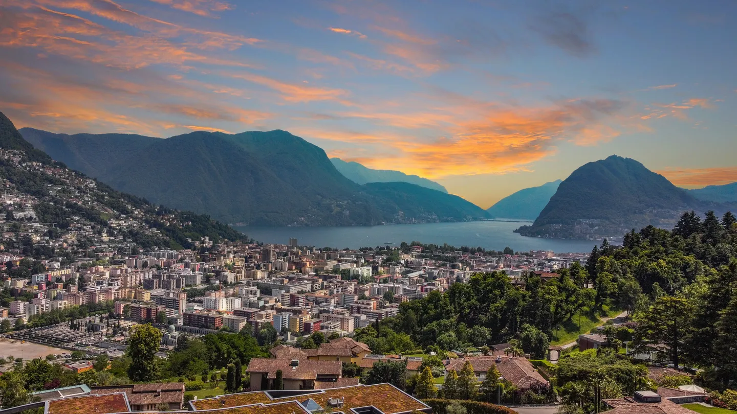 SUDDENLY IN PORZA - Photo 1 of 5