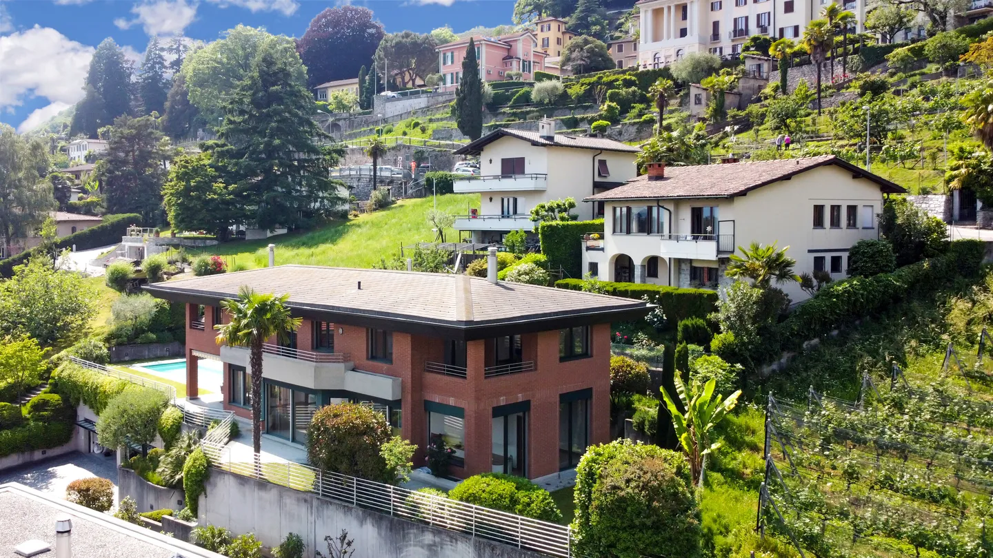 SUDDENLY IN PORZA - Photo 5 of 5