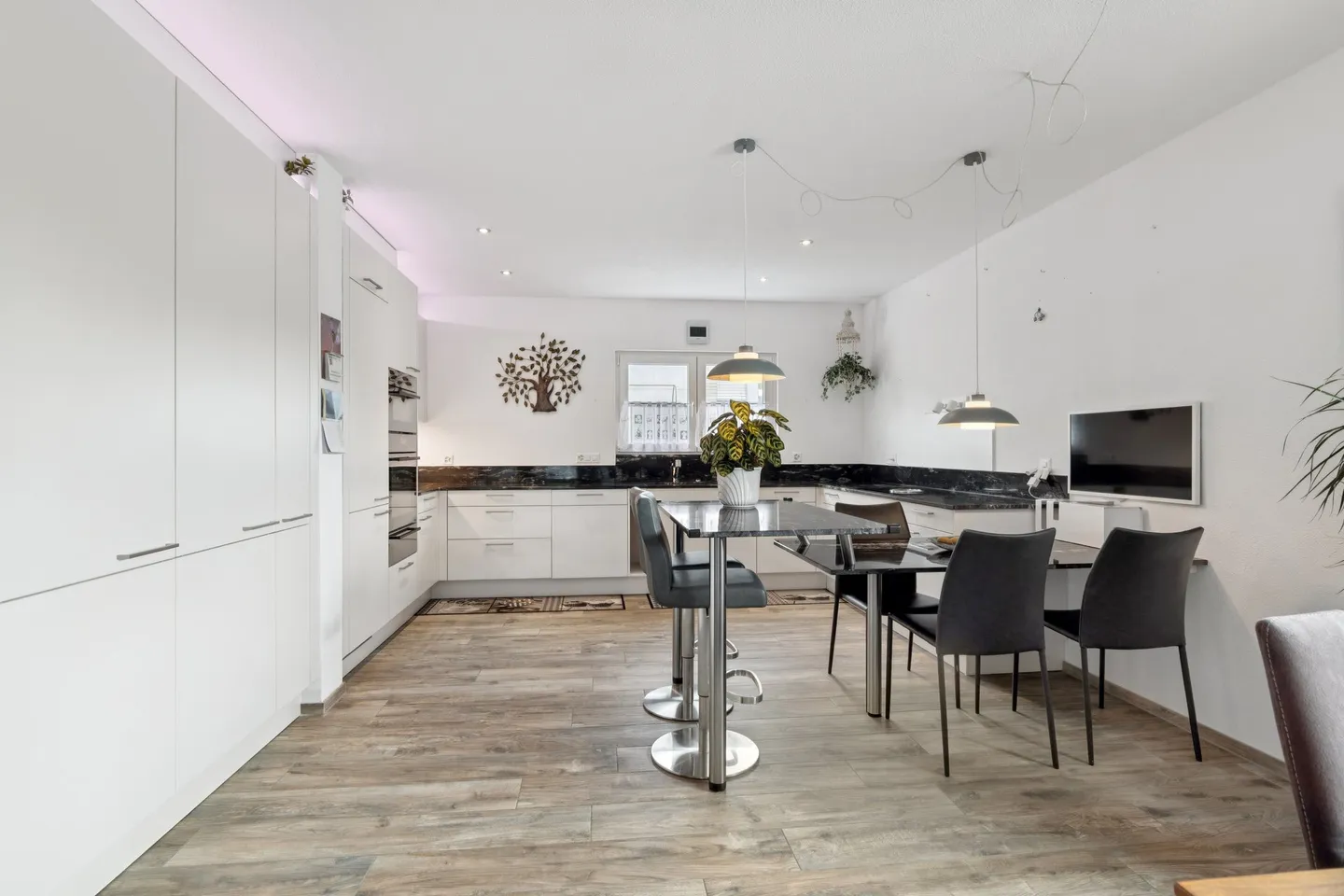 MODERNE GARTENWOHNUNG MIT 172M² WOHNFLÄCHE - Foto 3 von 5