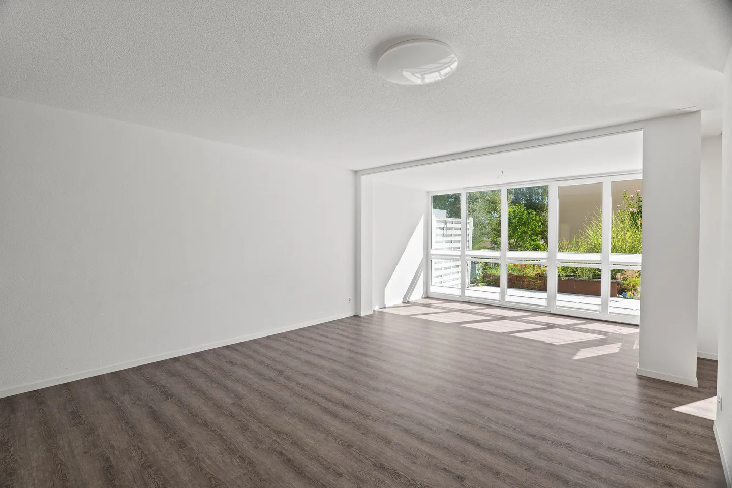 GARDEN PARADISE WITH STYLE - Photo 5 of 5