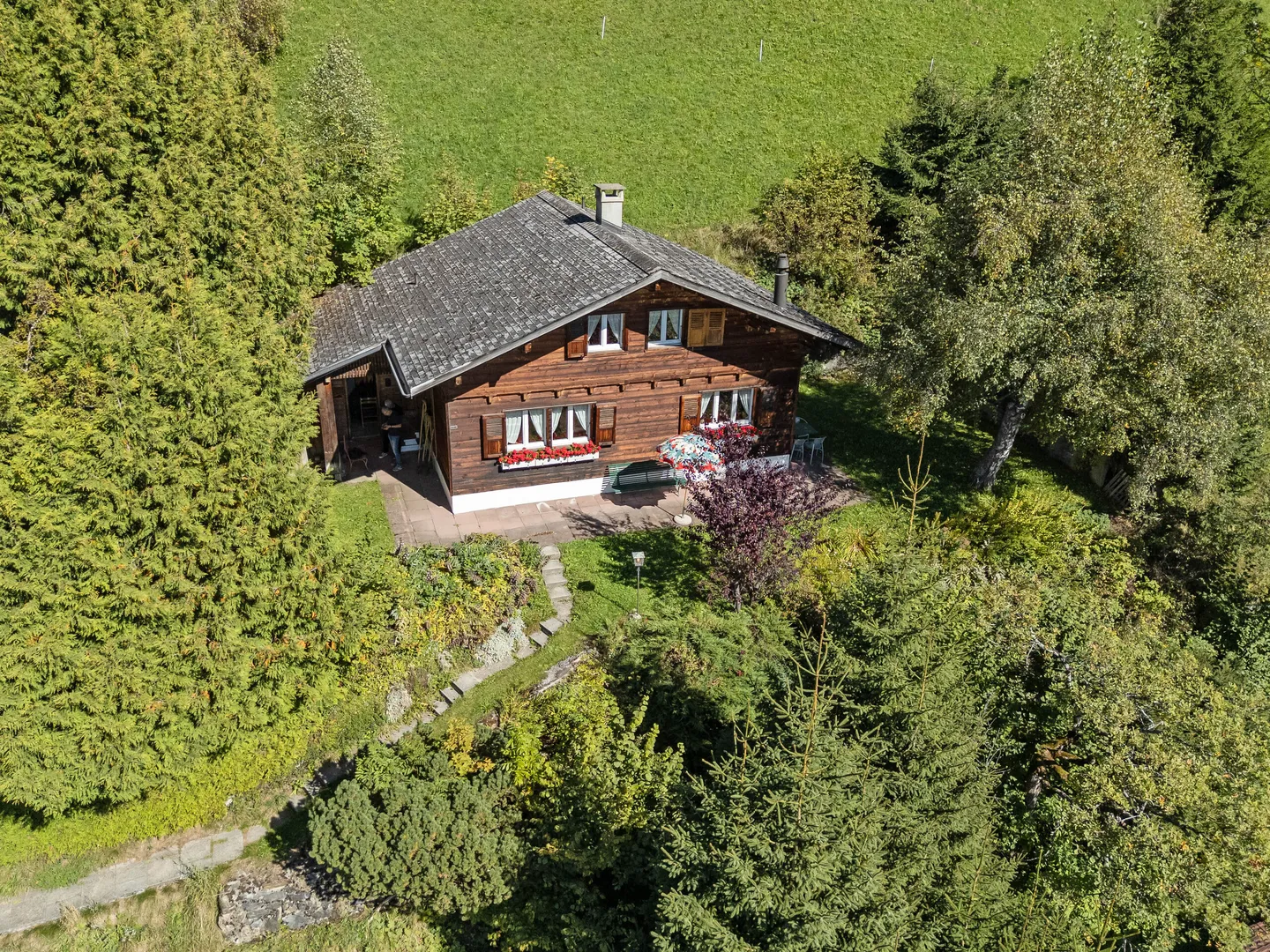 Chalet Charmant sur le Côté Ensoleillé et au Milieu de la Zone de Ski - Photo 1 sur 5