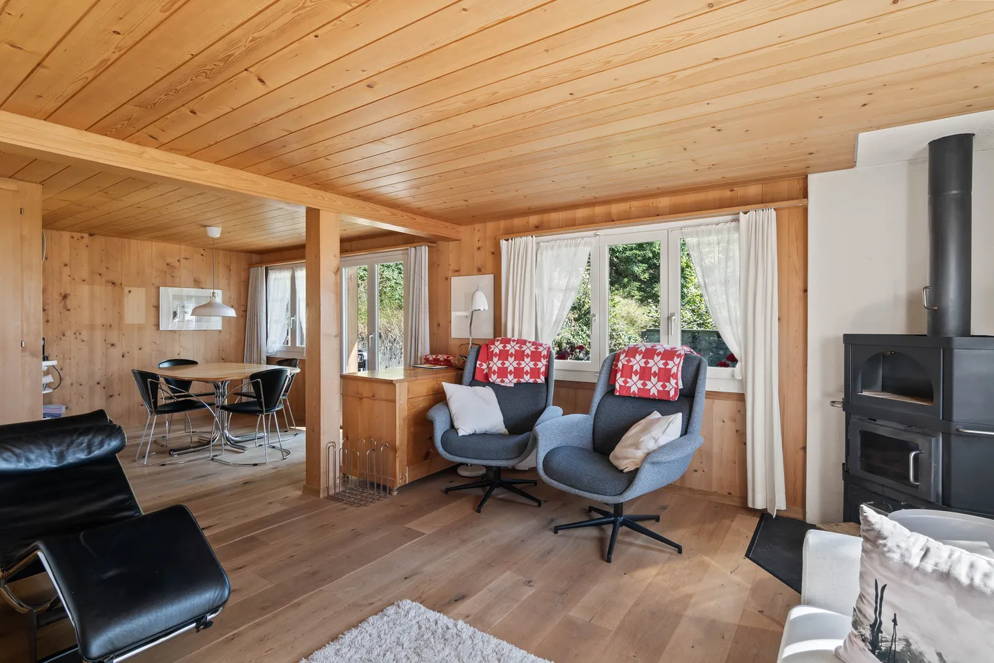 Chalet Charmant sur le Côté Ensoleillé et au Milieu de la Zone de Ski - Photo 2 sur 5