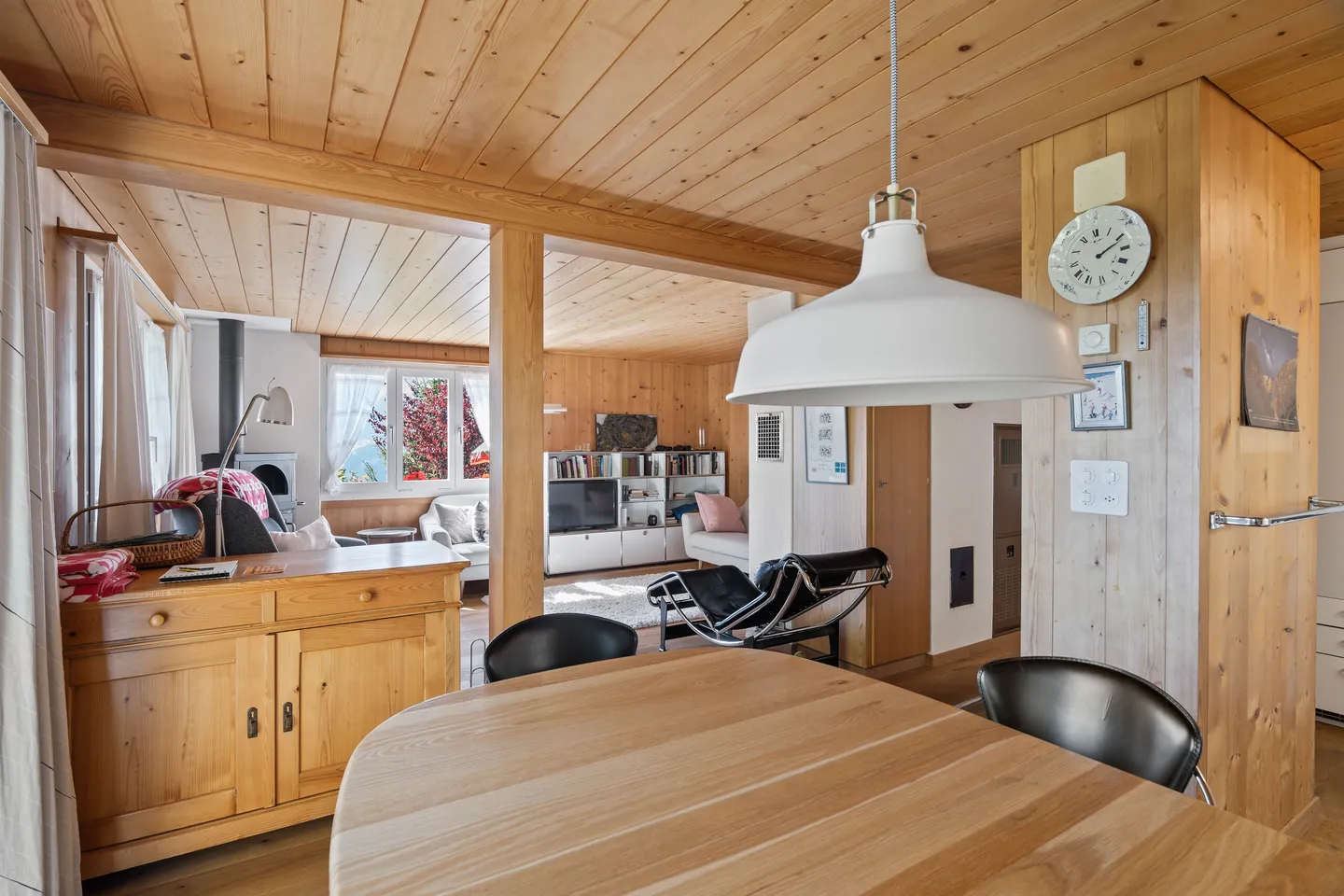 Chalet Charmant sur le Côté Ensoleillé et au Milieu de la Zone de Ski - Photo 4 sur 5