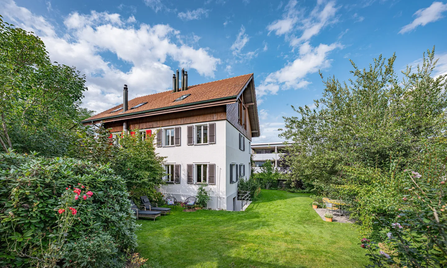 Charming 5.5-Room Old Building Jewel with Garden in the Desirable Eichholz Quarter - Photo 1 of 5