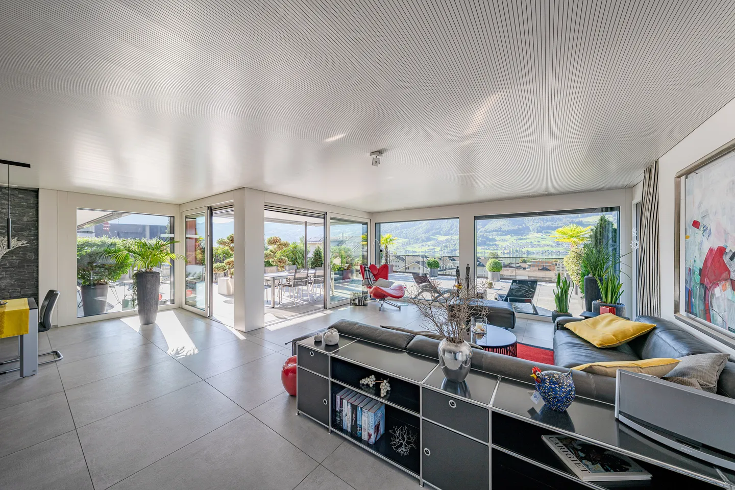 TERRACE WONDER APARTMENT WITH LAKE VIEW SPECTACLE - Photo 3 of 5