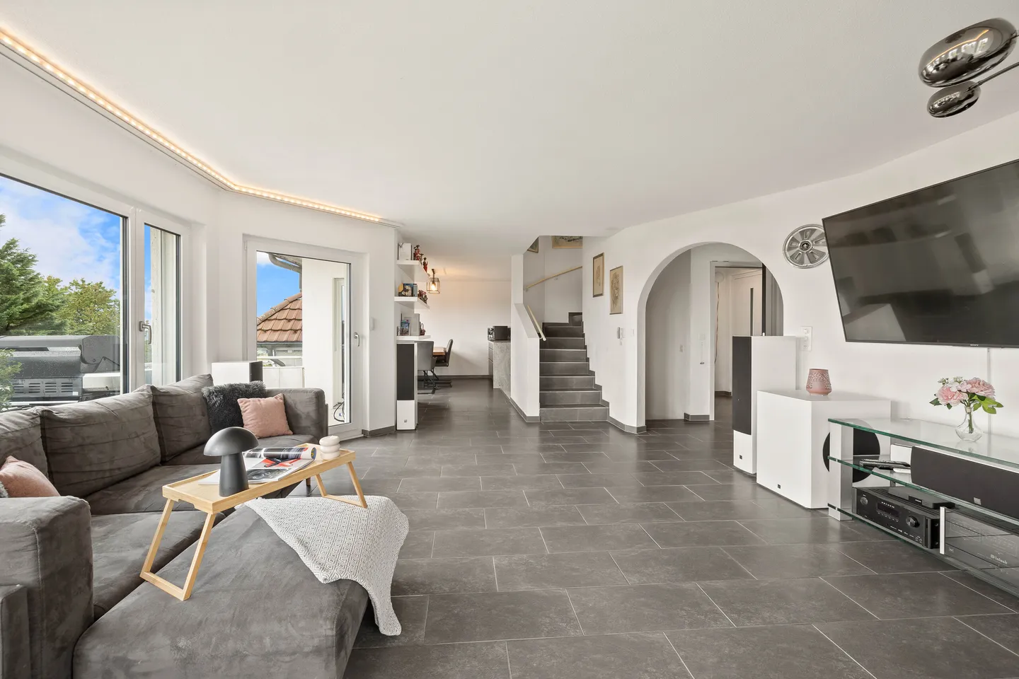 ESPACE MERVEILLEUSEMENT RÉNOVÉ - Photo 2 sur 5