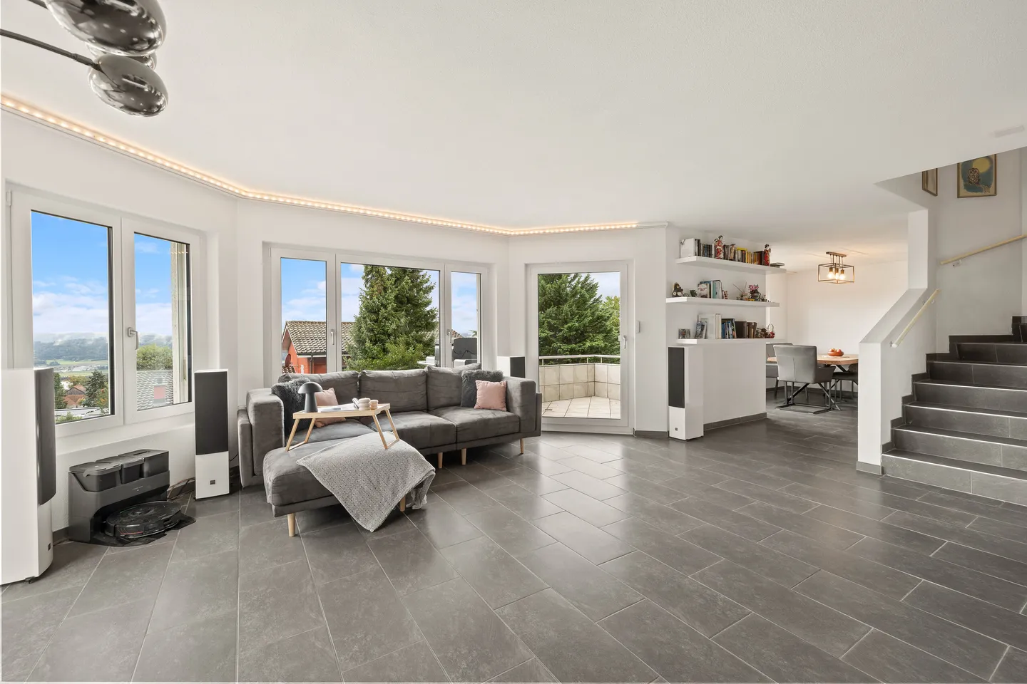 SPACE WONDERFULLY RENOVATED - Photo 4 of 5