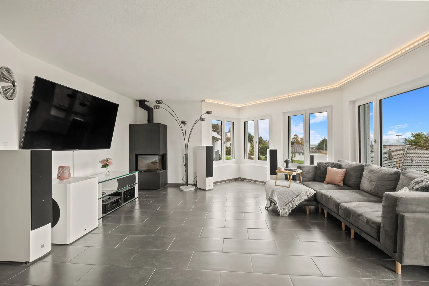 RAUMWUNDERFEIN SANIERT - Foto 3 von 5