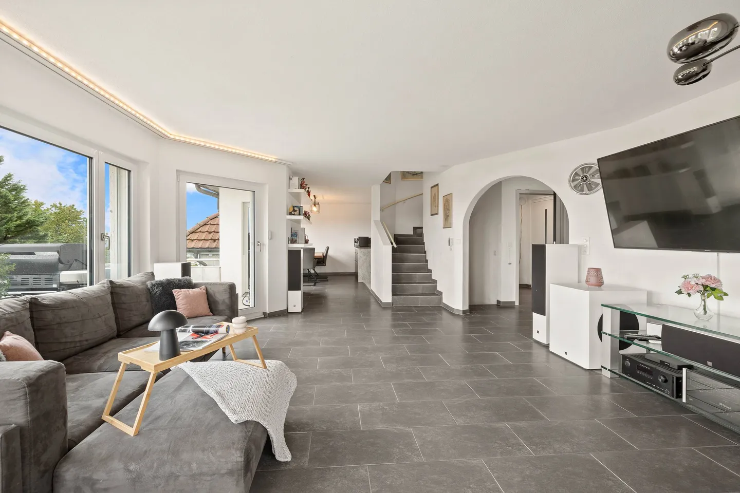 SPAZIO MERAVIGLIOSAMENTE RINNOVATO - Foto 2 di 5