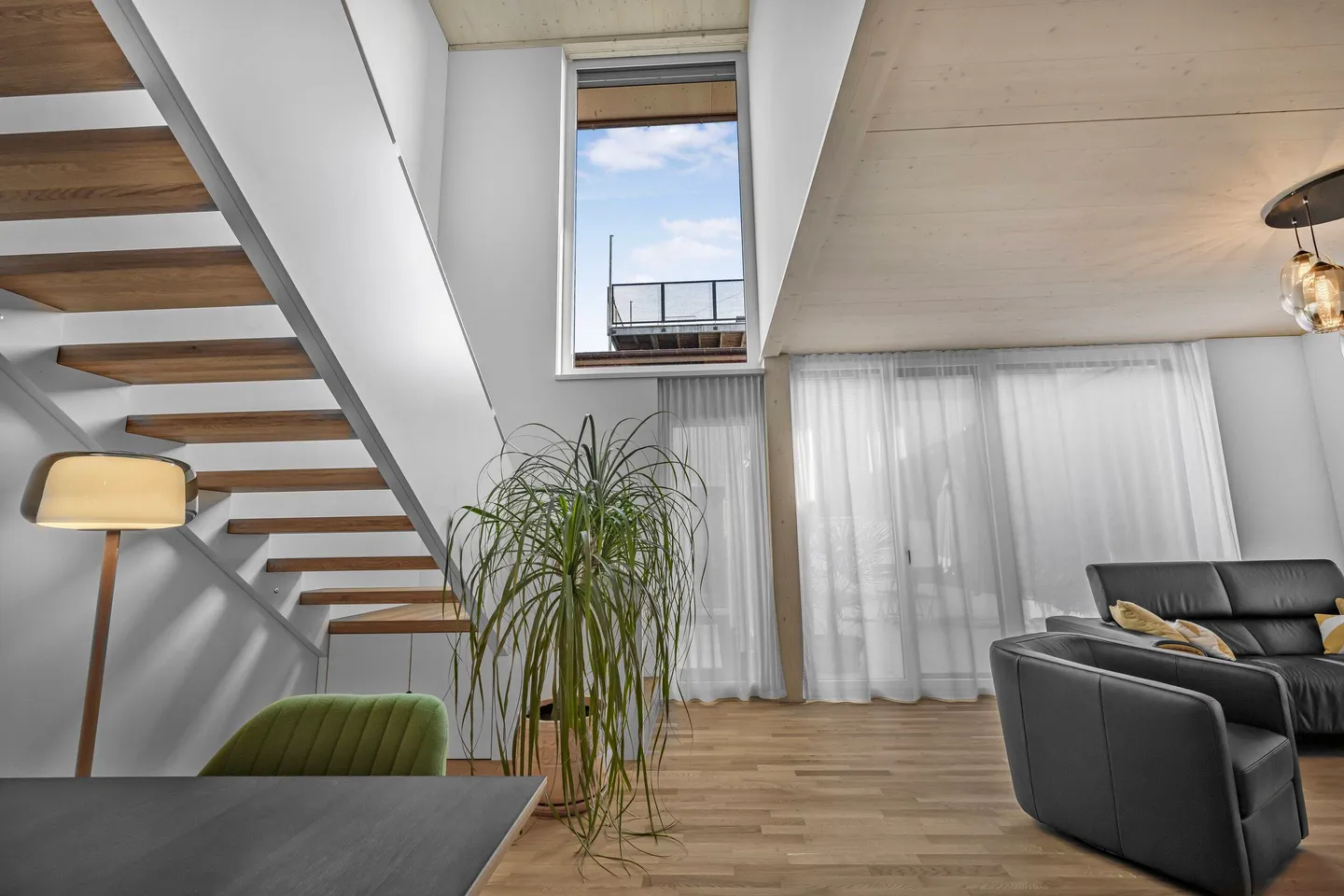 Modernes Reihenhaus mit Dachterrasse - Foto 2 von 5