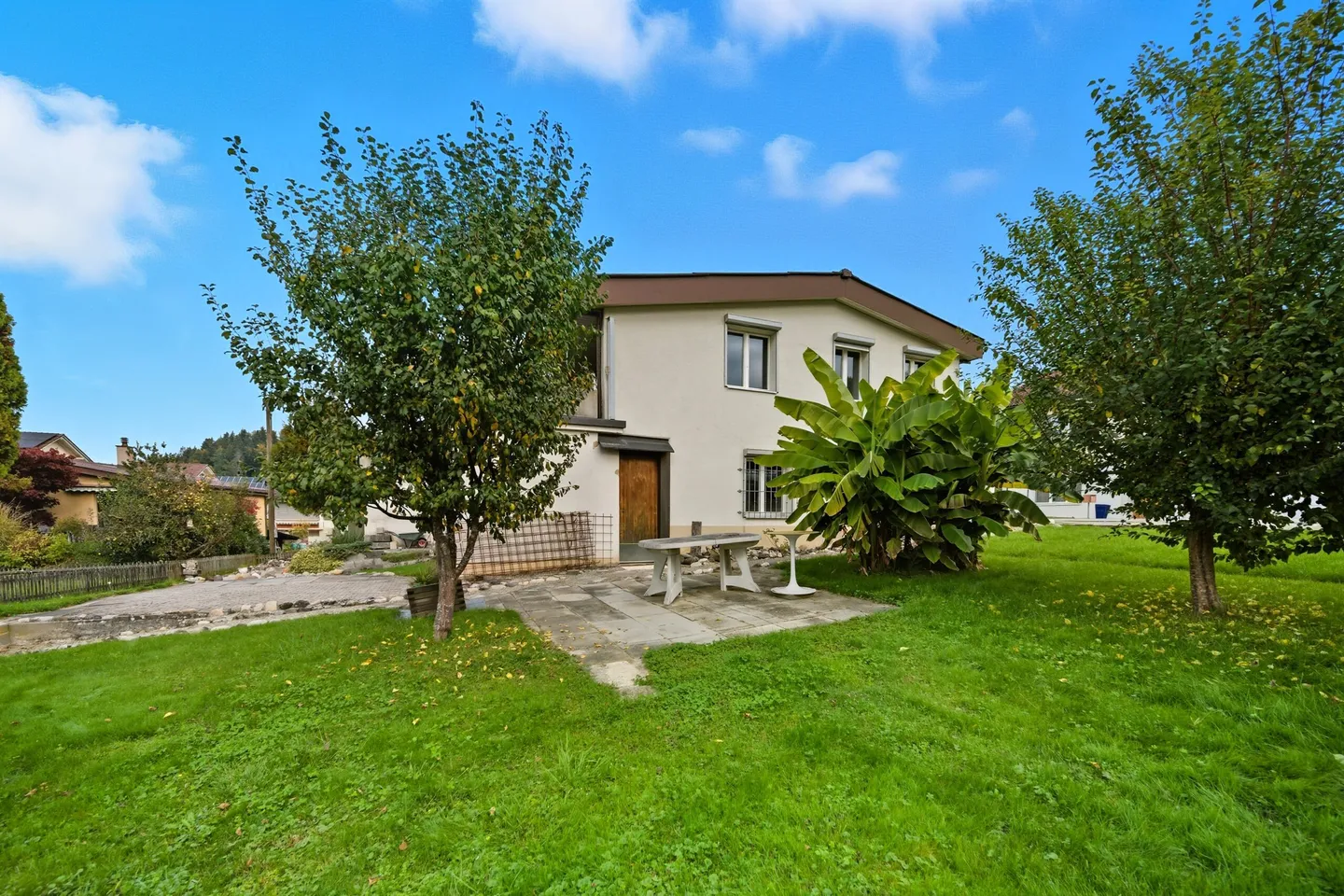 DETACHED SINGLE-FAMILY HOUSE WITH GREAT POTENTIAL - Photo 1 of 5