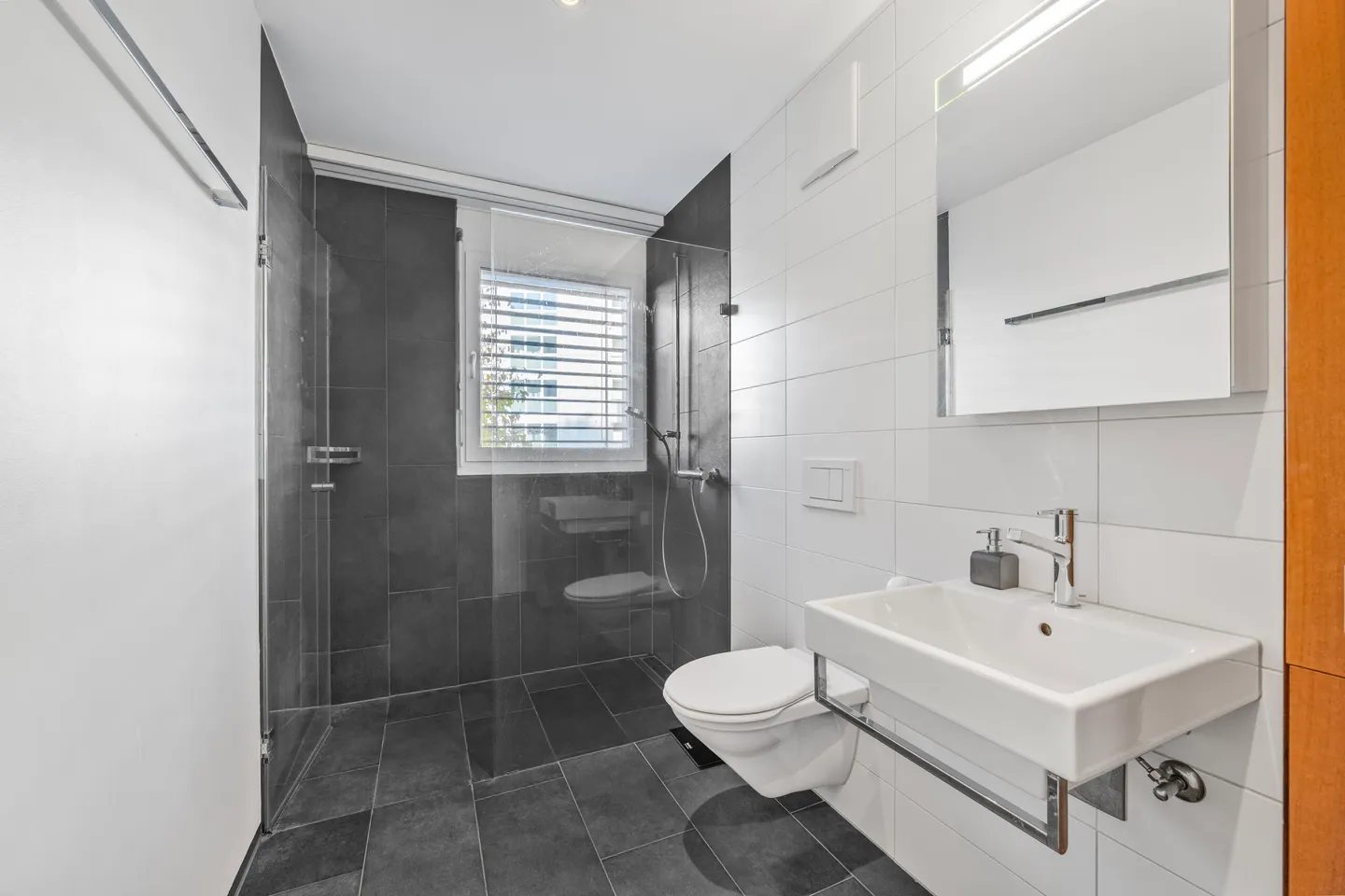 INTELLIGENTE E MODERNO NEL CENTRO - Foto 5 di 5