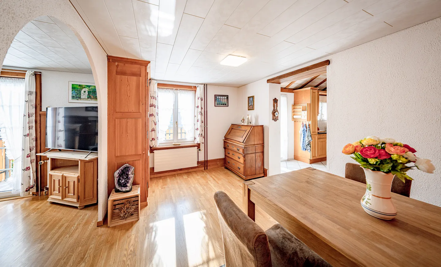 Well-maintained house with character - Photo 3 of 5