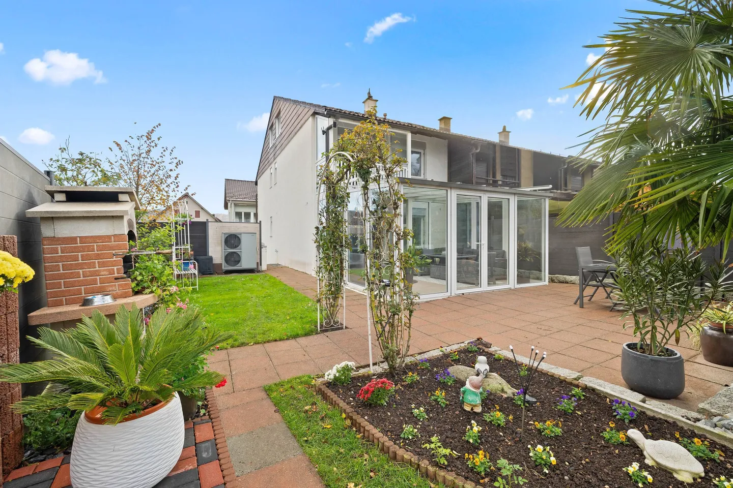 Casa angolare ben curata con molto verde - il tuo rifugio nella migliore posizione - Foto 1 di 5