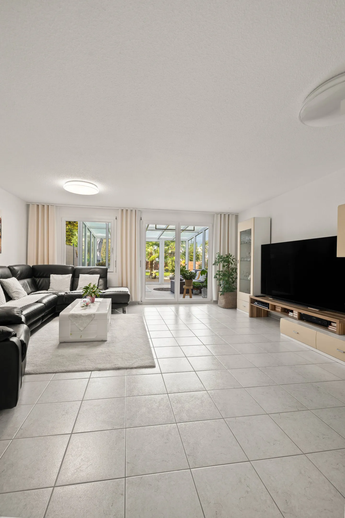 MAISON D'ANGLE BIEN ENTREPRISE AVEC BEAUCOUP DE VERT – VOTRE REFUGE DANS UN EMPLACEMENT DE CHOIX - Photo 3 sur 5