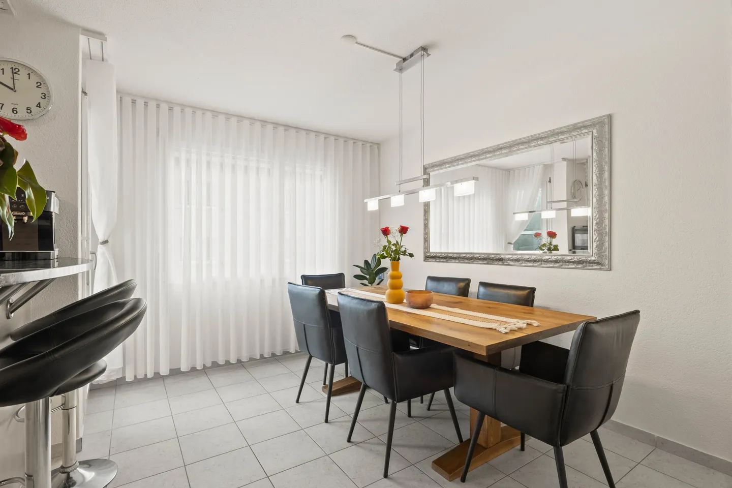 MAISON D'ANGLE BIEN ENTREPRISE AVEC BEAUCOUP DE VERT – VOTRE REFUGE DANS UN EMPLACEMENT DE CHOIX - Photo 4 sur 5