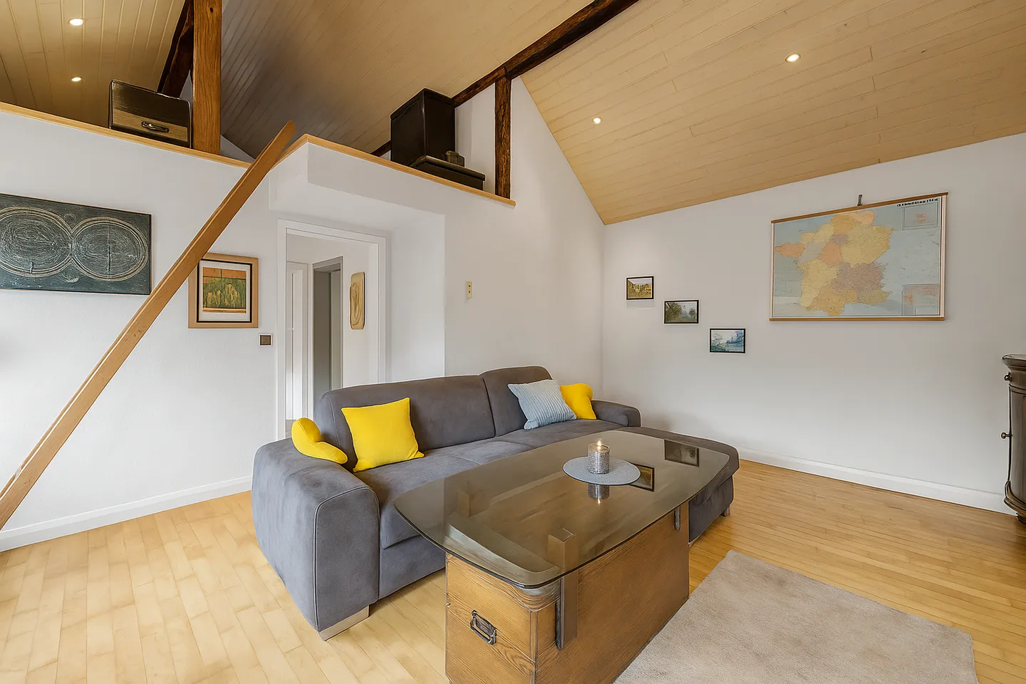 LIVE LIFE &amp; 8211; VIBRANT HOUSE WITH POTENTIAL - Photo 2 of 5