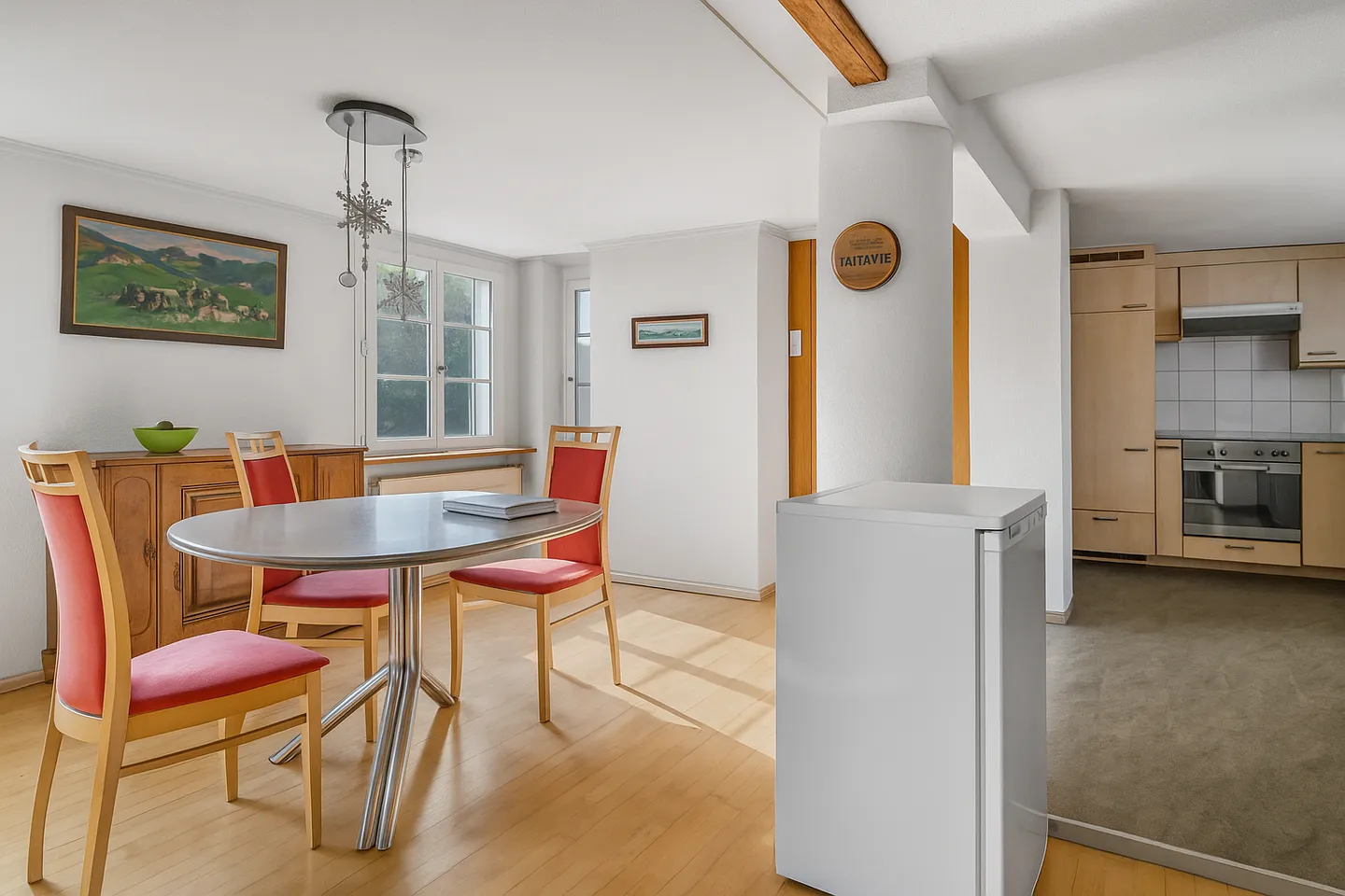 LIVE LIFE &amp; 8211; VIBRANT HOUSE WITH POTENTIAL - Photo 4 of 5