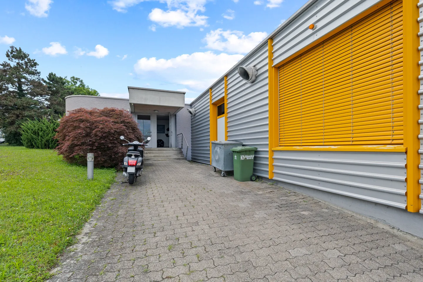 OBERHASLI: TERRENO COMMERCIALE DI 2.010 M² VICINO ALL'AEROPORTO DI KLOTEN - Foto 2 di 5