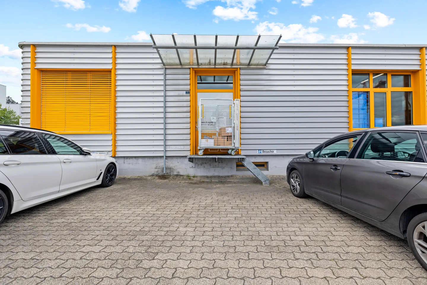 OBERHASLI: TERRENO COMMERCIALE DI 2.010 M² VICINO ALL'AEROPORTO DI KLOTEN - Foto 3 di 5