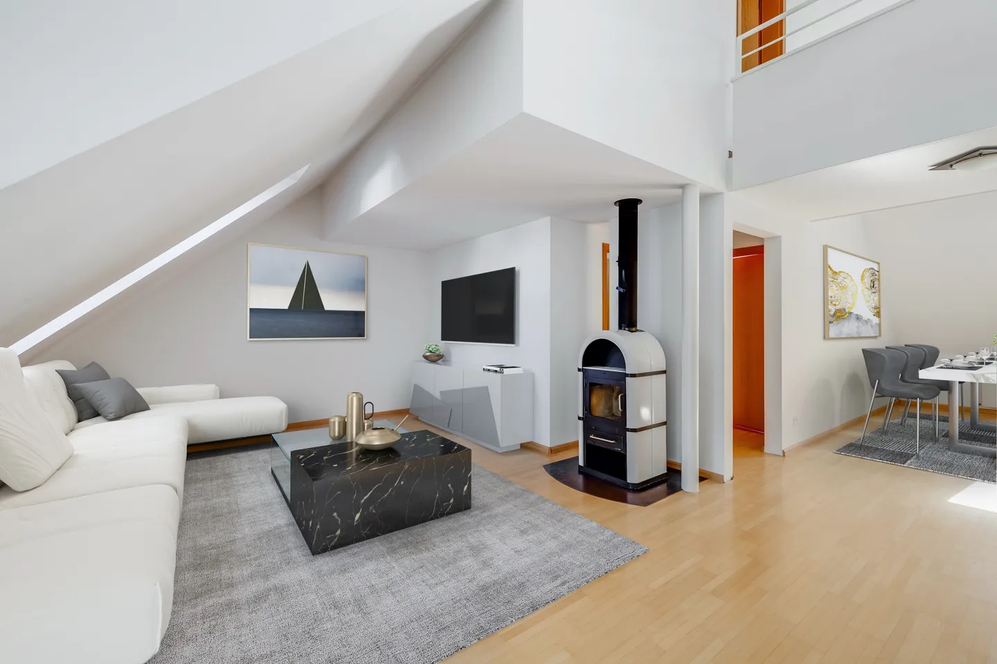 HELLE DACHMAISONETTE MIT VIEL PLATZ UND RUHE - Foto 1 von 5