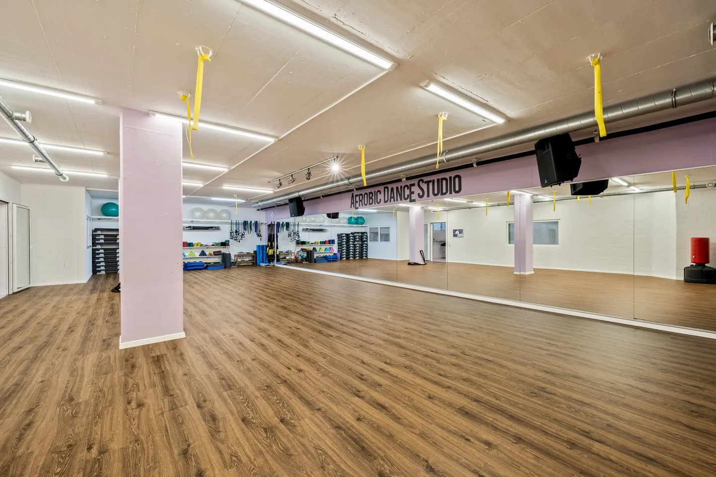 Specchio, specchio delle mie brame: 167 m² di ottimo spazio commerciale - Foto 1 di 5