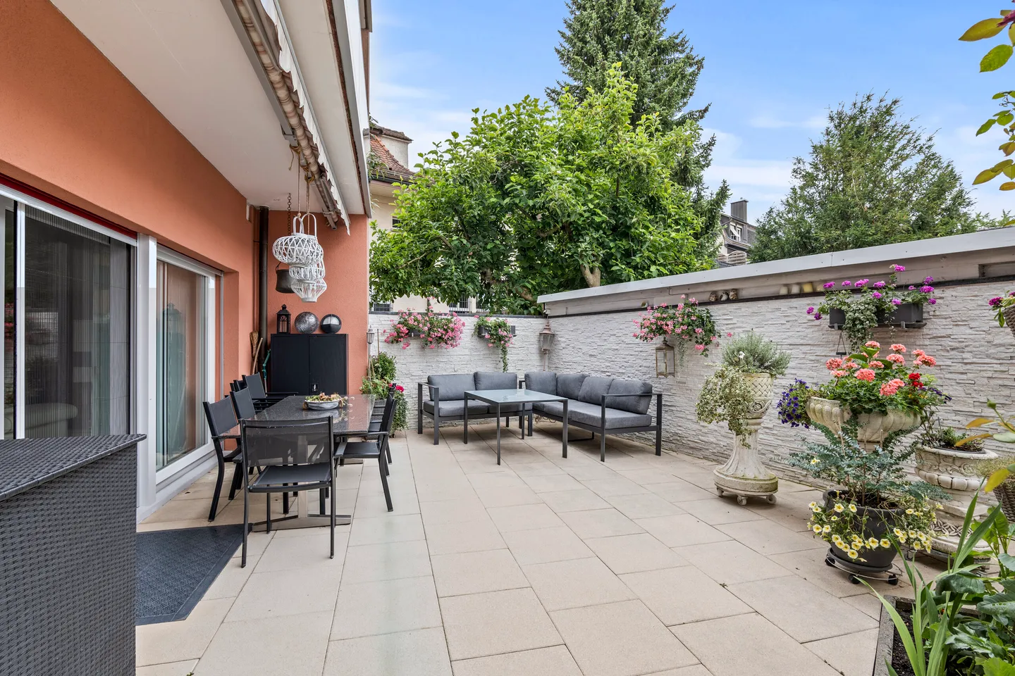 251 M² GARTENMAISONETTE MIT GEWERBE (BÜRO/ATELIER/HOBBY) - Foto 1 von 5