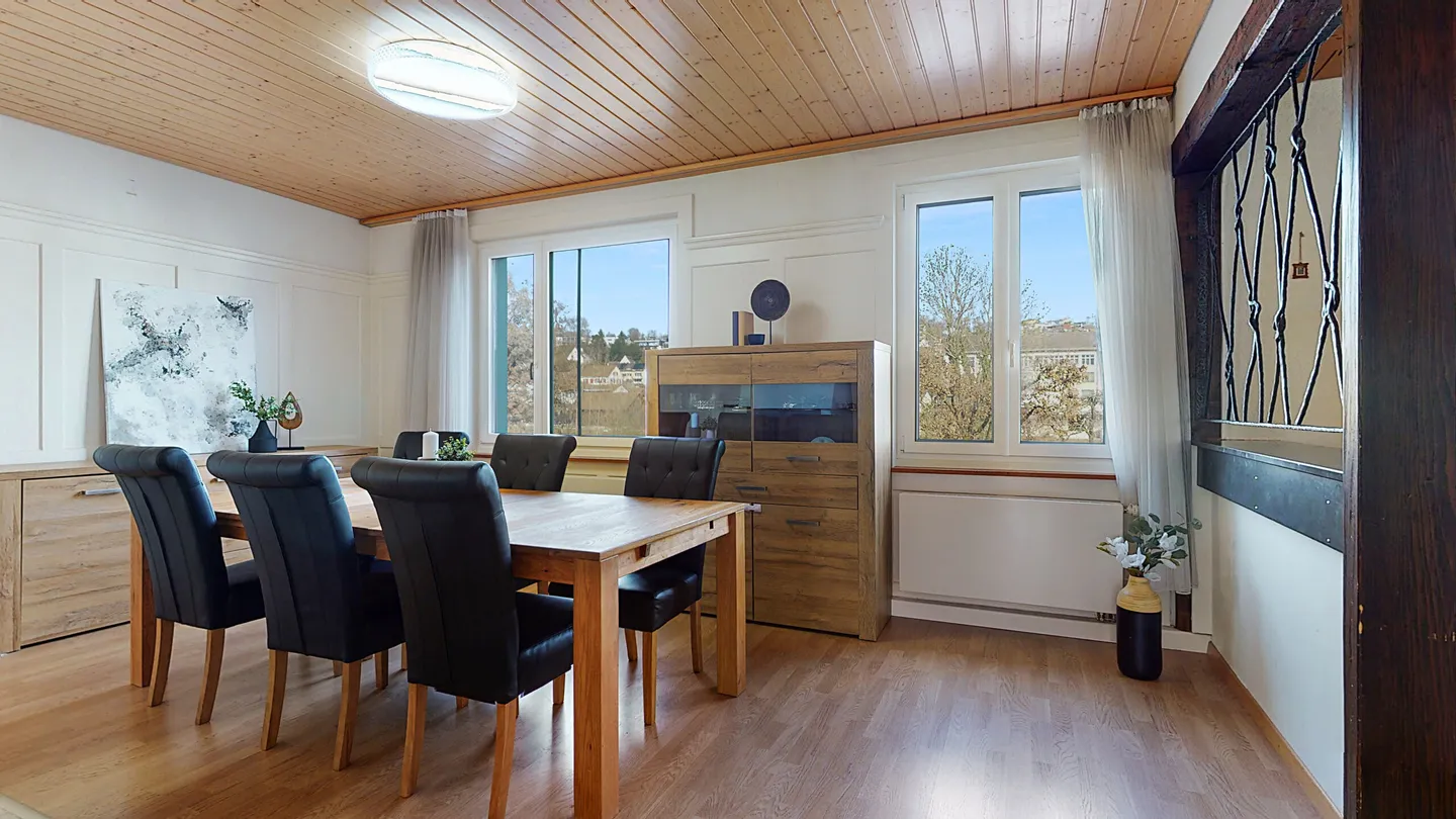 ATTRACTIVE SINGLE-FAMILY HOUSE WITH LARGE COMMERCIAL SPACE - Photo 3 of 5