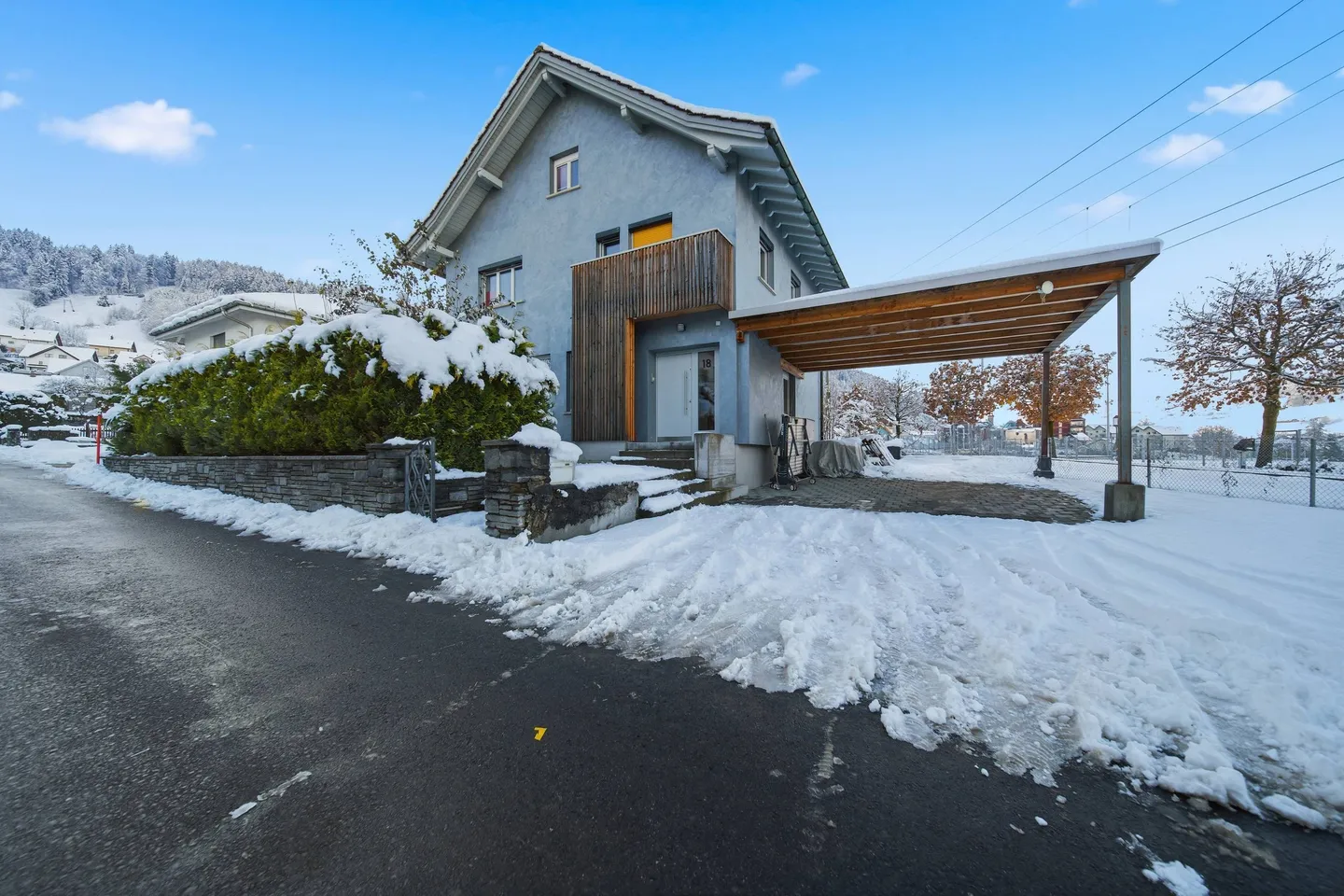 CHARM FROM TWO EPOCHS – SKILFULLY RENOVATED SINGLE-FAMILY HOUSE - Photo 1 of 5