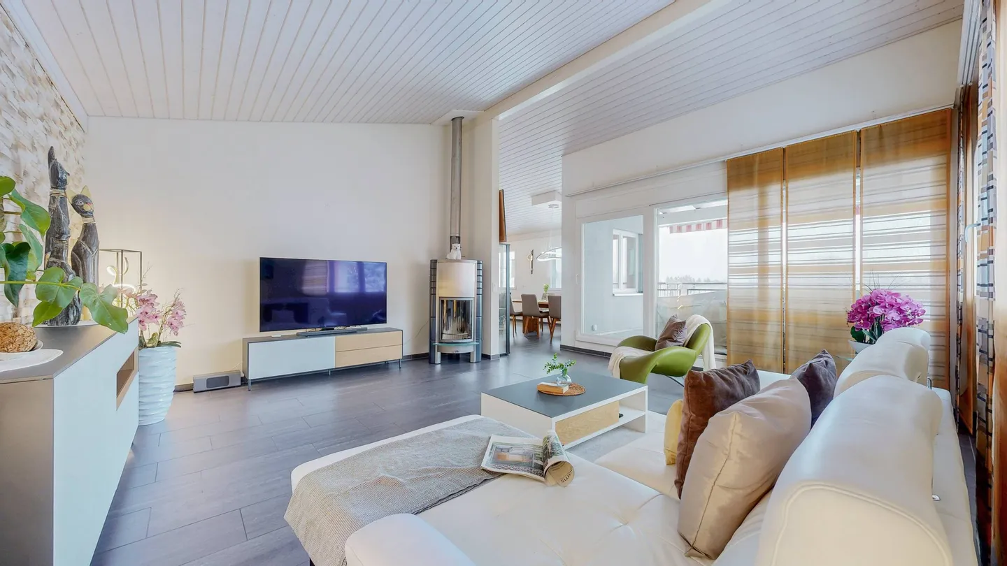 MAISON FAMILIALE IDÉALE AVEC JARDIN, PISCINE ET BEAUCOUP D'ESPACE - Photo 2 sur 5