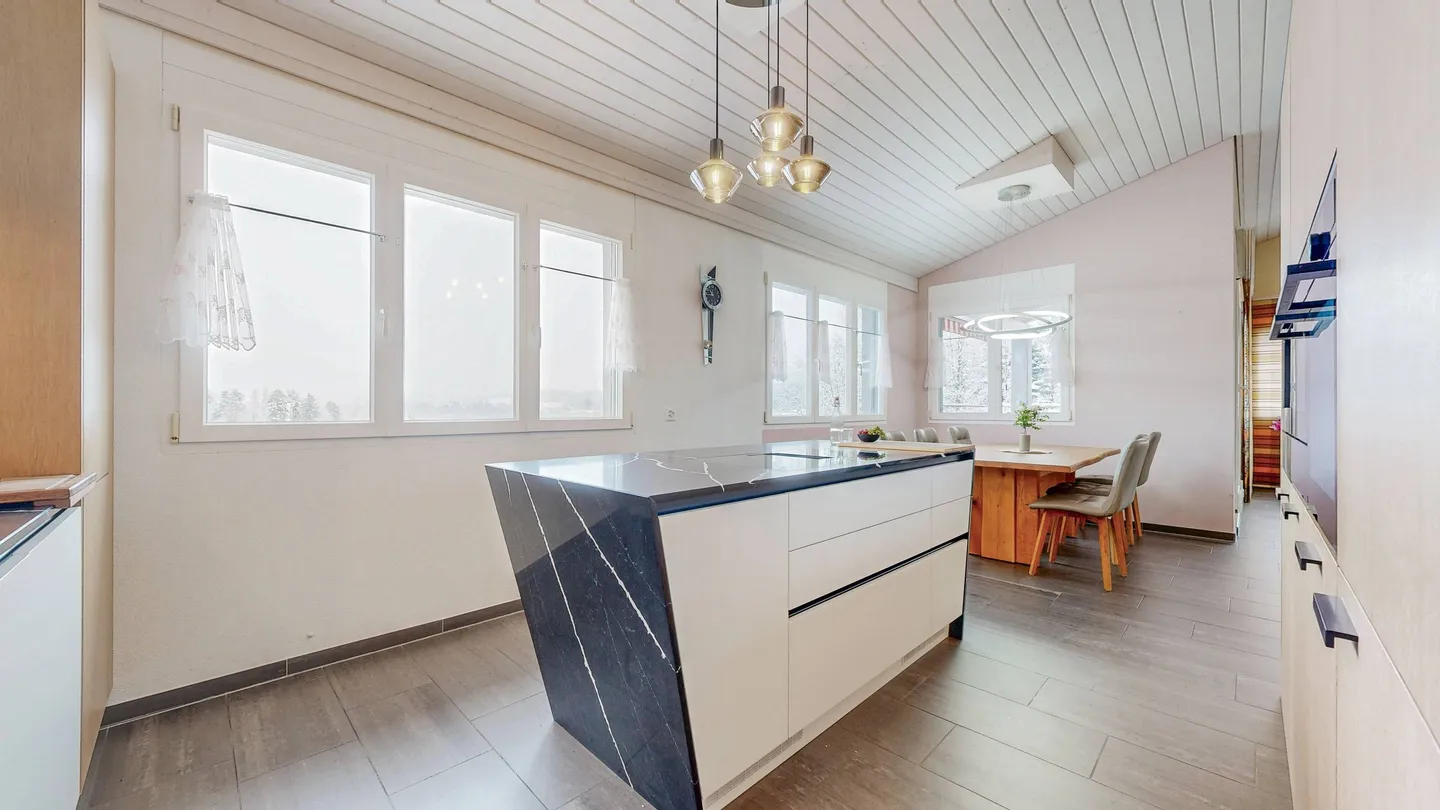 MAISON FAMILIALE IDÉALE AVEC JARDIN, PISCINE ET BEAUCOUP D'ESPACE - Photo 5 sur 5