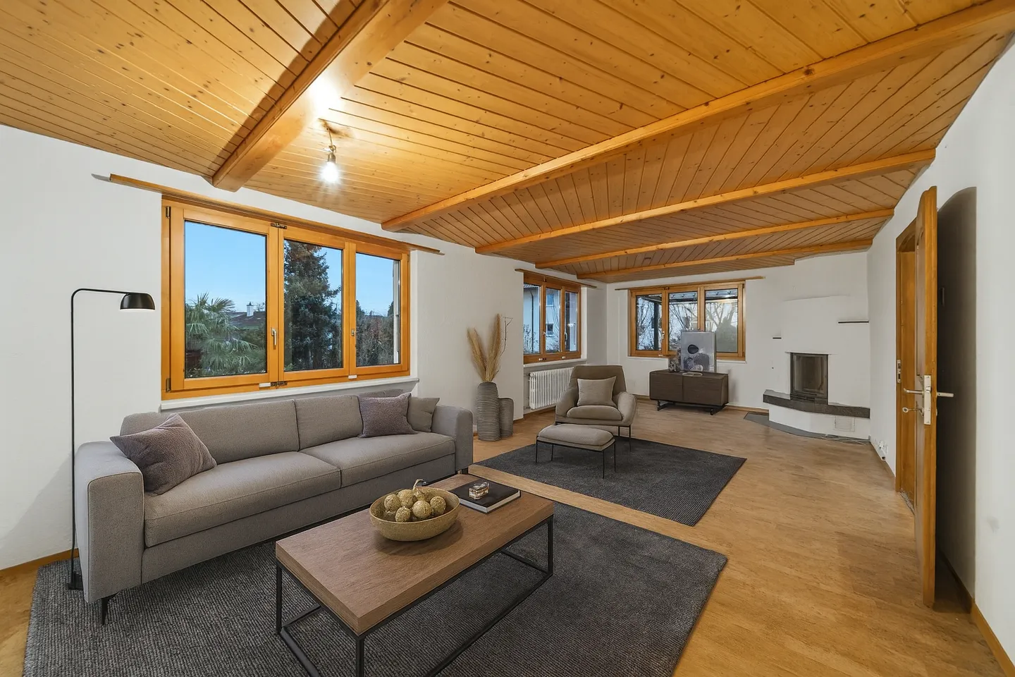 Freistehendes Einfamilienhaus mit Garten - Foto 2 von 5