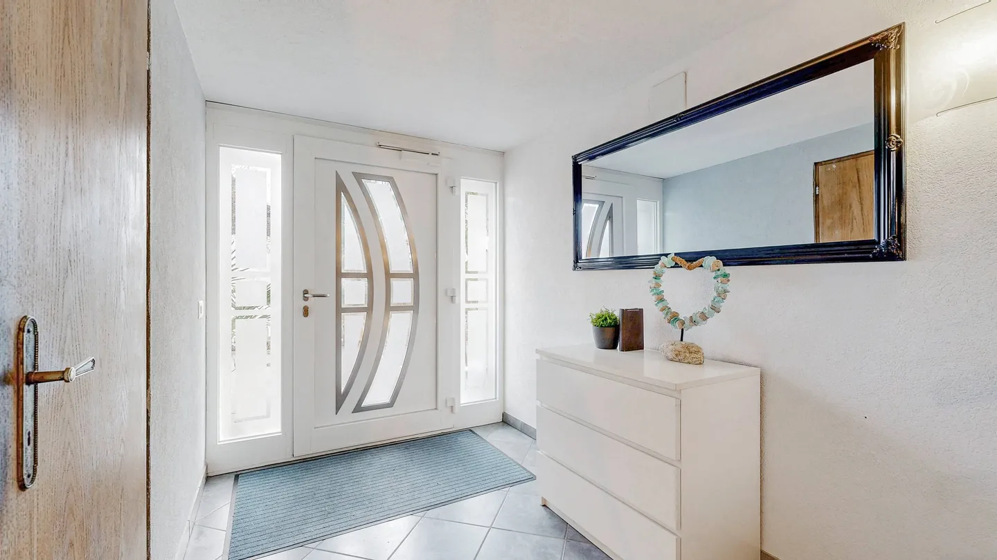 CLASSICO RESIDENZIALE SENZA TEMPO CON CIRCONDAZIONE - Foto 5 di 5