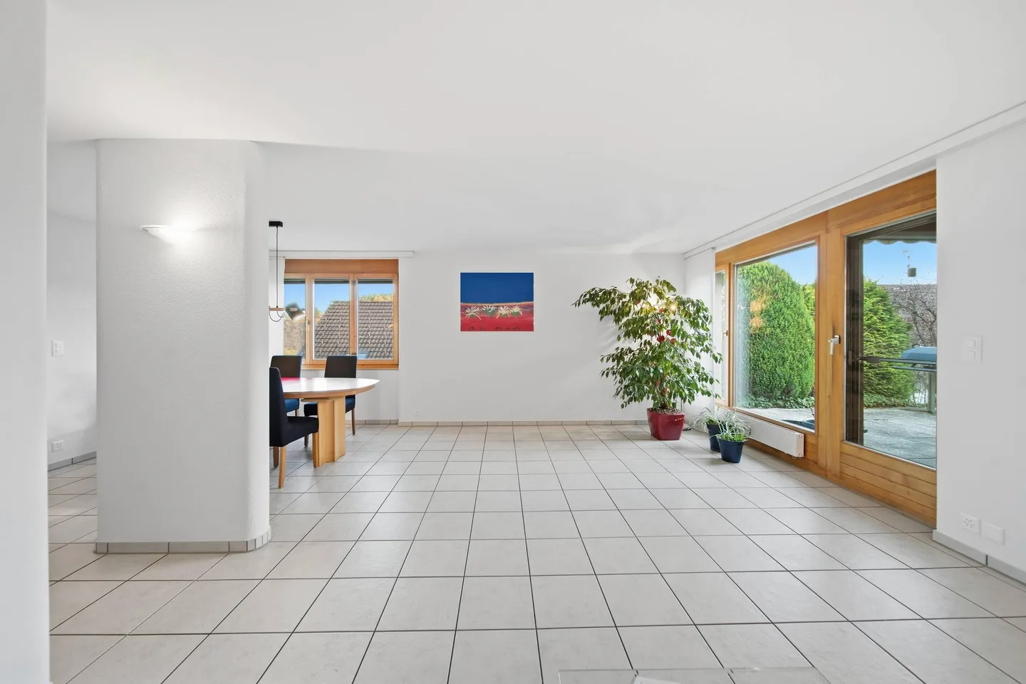 Maison familiale jumelée bien entretenue dans un emplacement privilégié en pente - Photo 4 sur 5