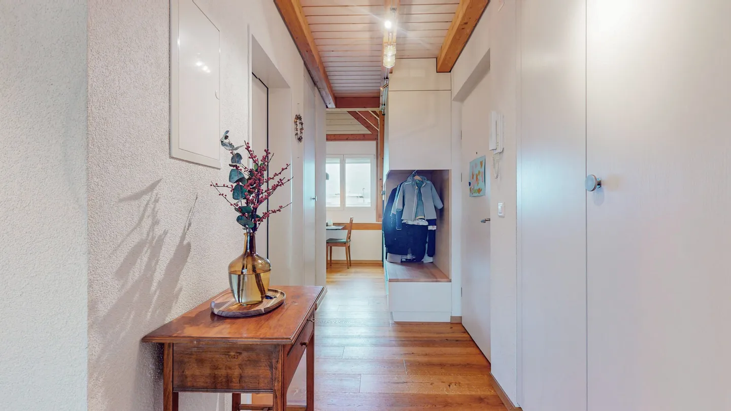 SPAZIO ABITATIVO MODERNO SOTTO IL TETTO CON 2 PIANI E TERRAZZA - Foto 4 di 5