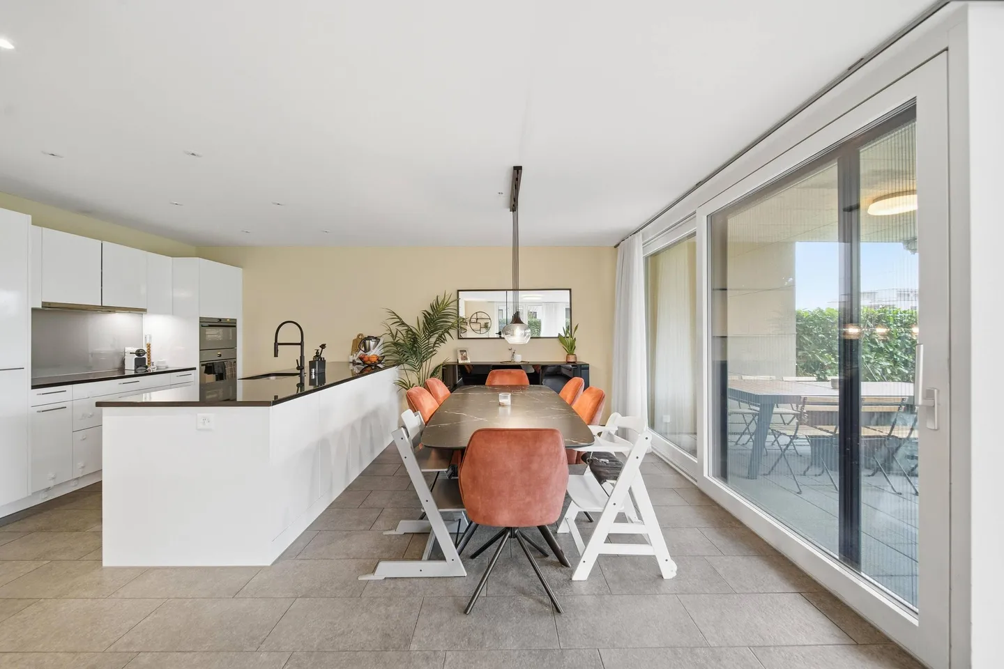 MODERN GARDEN APARTMENT IN THE GREEN - Photo 5 of 5