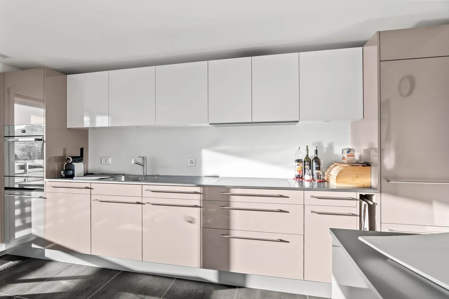 AU SOMMET DE L'OBERLAND : APPARTEMENT PANORAMIQUE MODERNE À BEATENBERG - Photo 4 sur 5