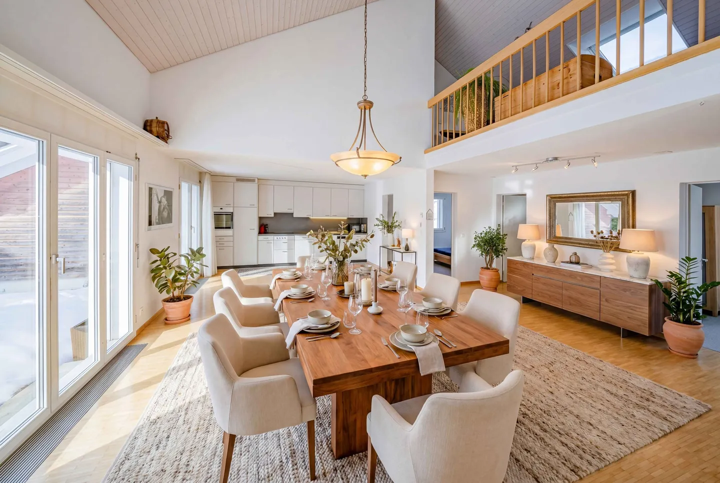 Stylish Living in Alpthal: Sunny 5.5 Room Semi-Detached House - Photo 3 of 5