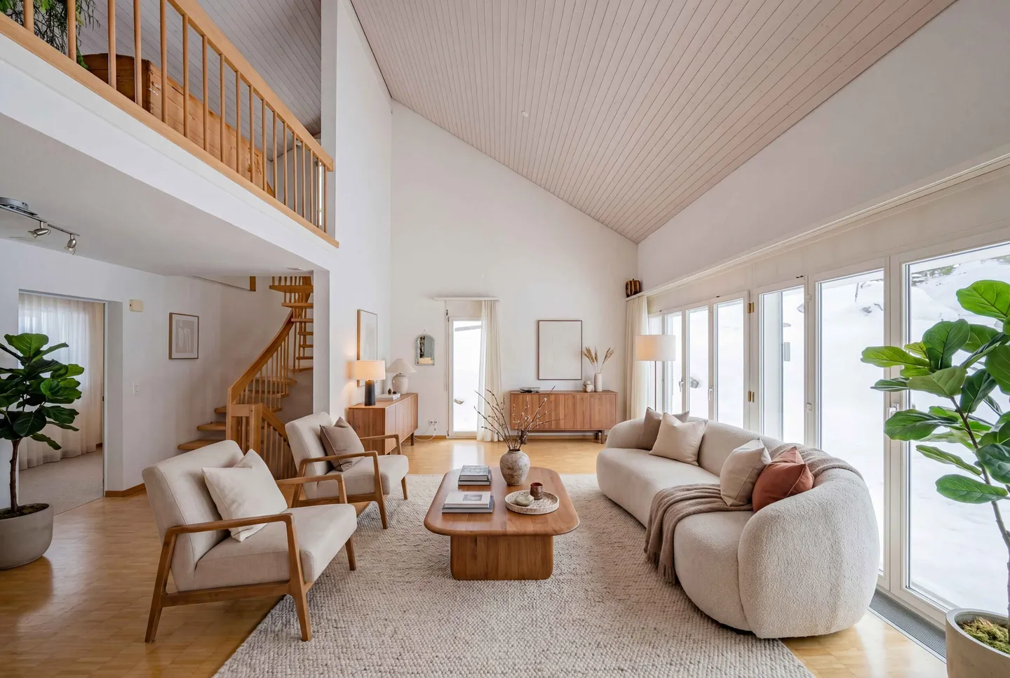 Stylish Living in Alpthal: Sunny 5.5 Room Semi-Detached House - Photo 2 of 5