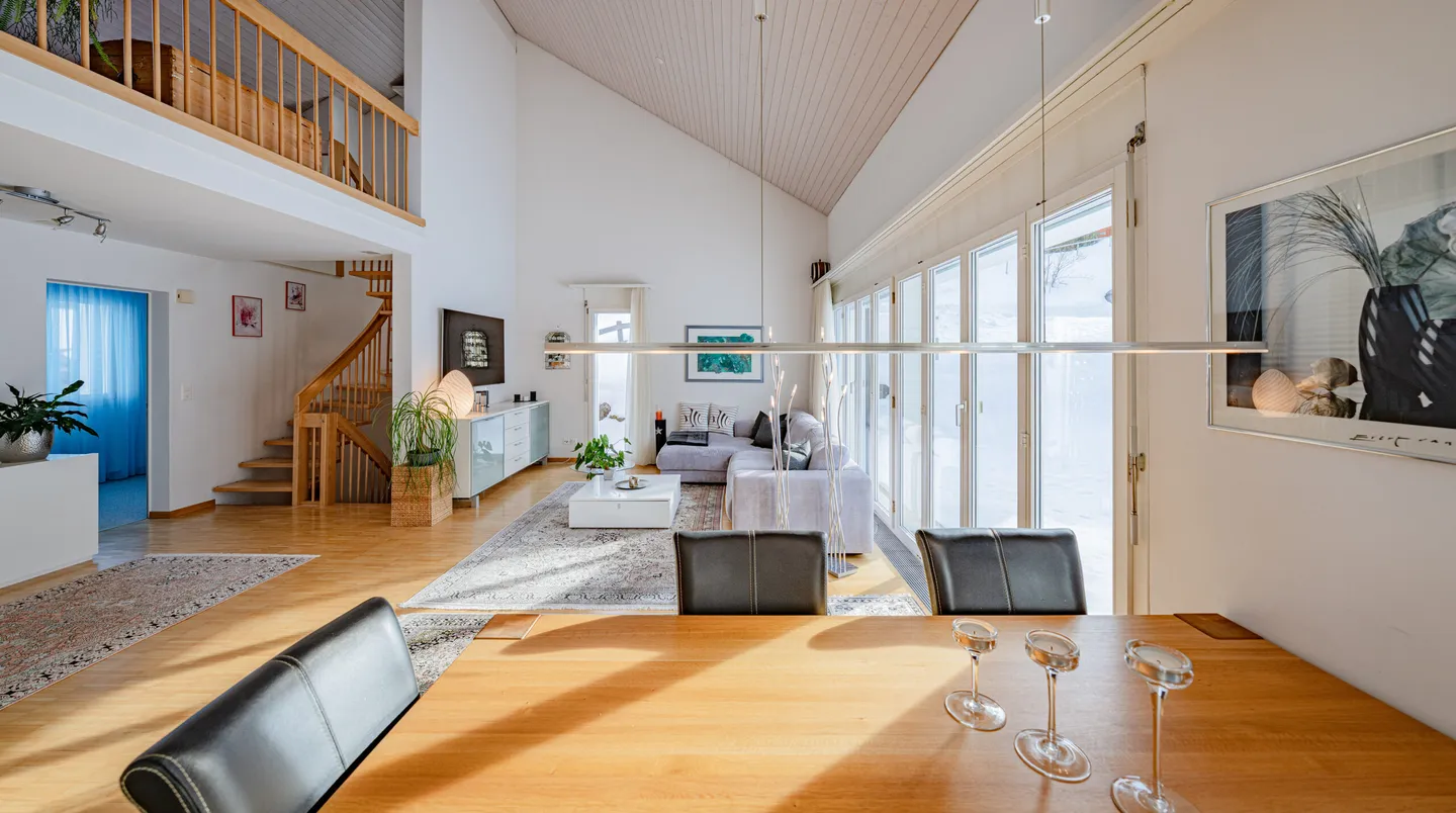 Vie élégante à Alpthal : Maison jumelée ensoleillée de 5,5 pièces - Photo 5 sur 5