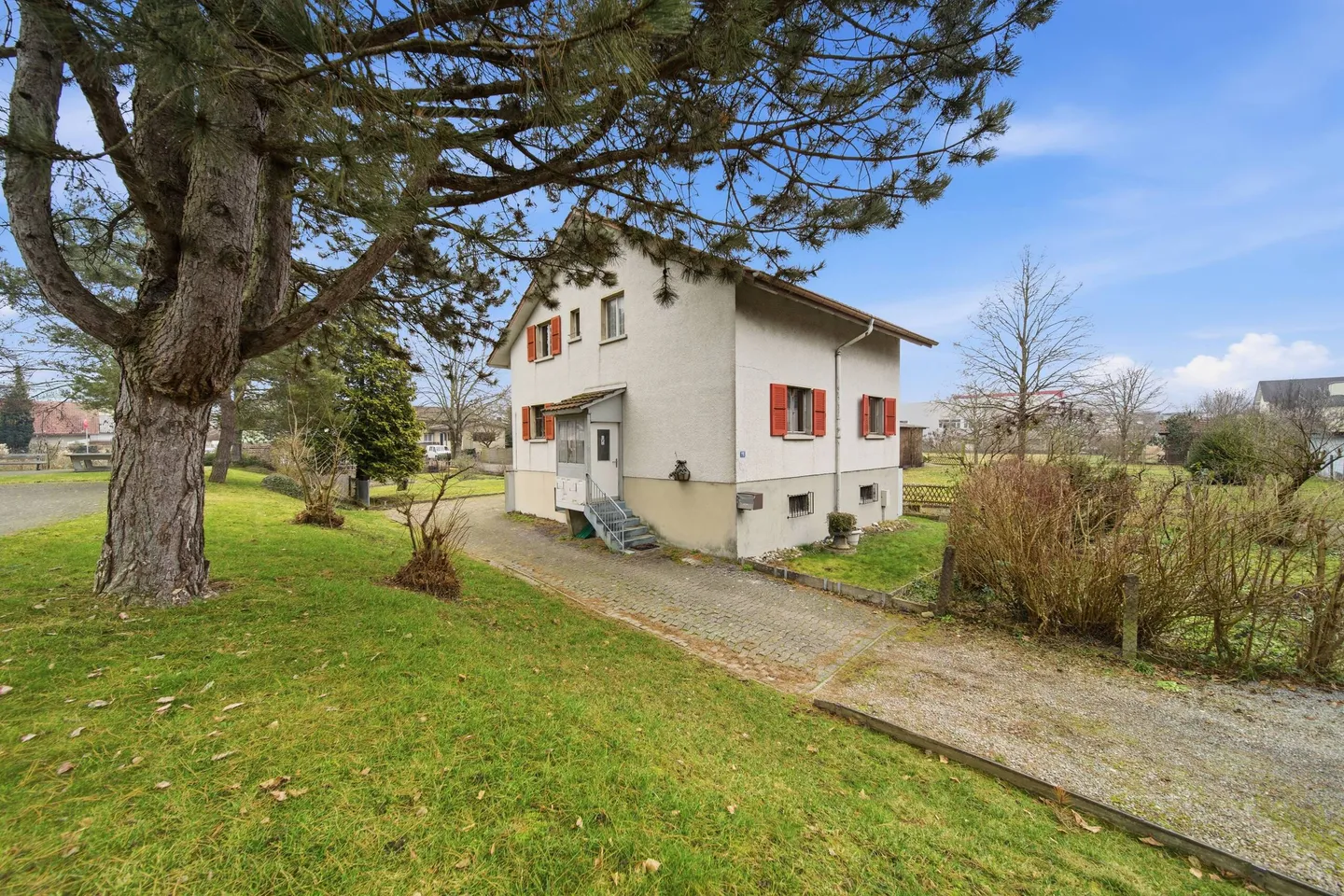 Charmante maison individuelle de 5,5 pièces dans un quartier résidentiel calme de Pieterlen - Photo 1 sur 5