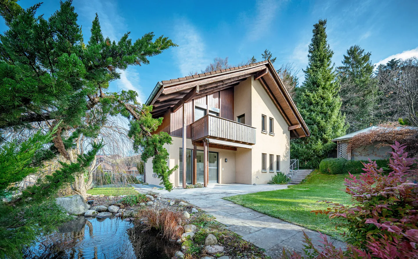 BEAUCOUP DE MONDE DE GUÉRISON DIRECTEMENT AU BORD DE LA FORÊT - Photo 1 sur 5